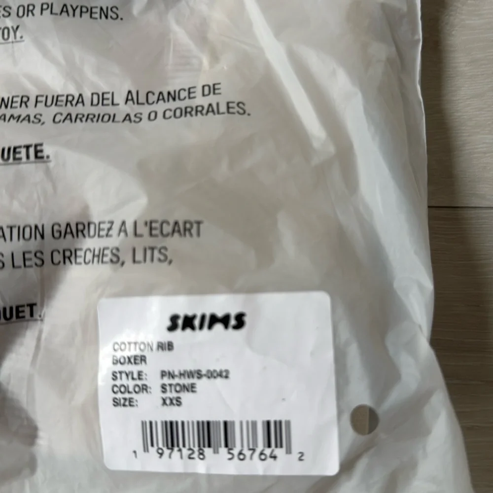 SKIMS Stretch Cotton Rib Boxers size XXS‎ & Large color Stone NWT in packaging